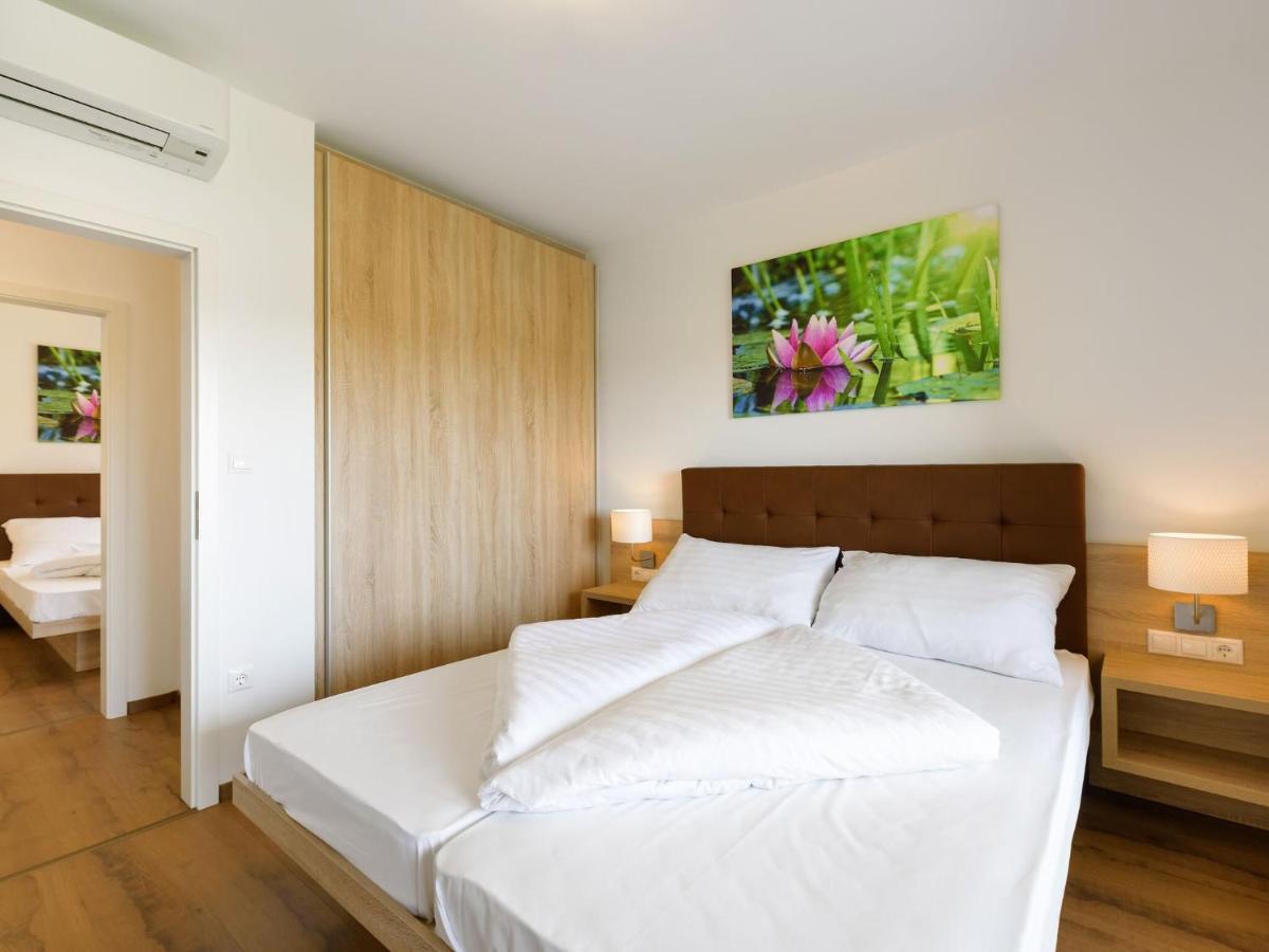 Apartment With Pool, Roof Terrace, Garden Zsira ภายนอก รูปภาพ